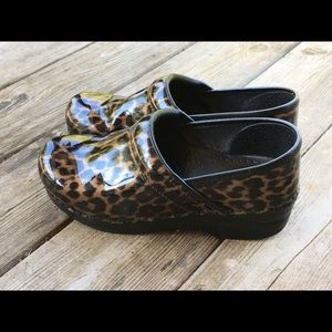 Leopard print Dansko